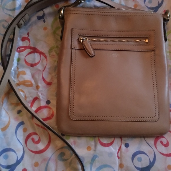 Coach Handbags - Coach small crossbody bag.